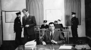 Le Monocle Rit Jaune