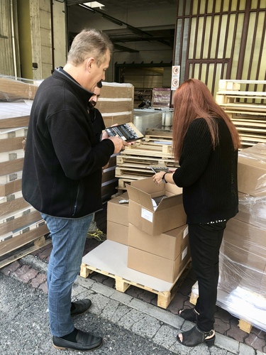 PREMIERE TENUE EN MAIN